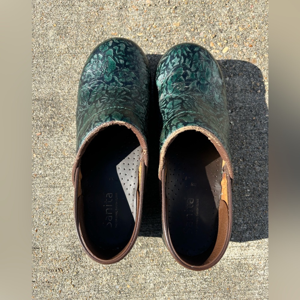 Used condition gorgeous green & black patent pattern Sanitas size 38